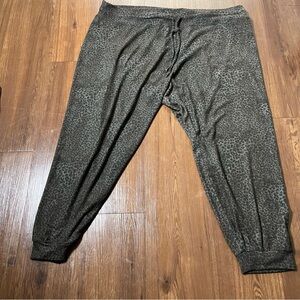 Beyond Yoga Women Jogger Pants 3X Green Animal Print Elastic‎ Stretch Waist